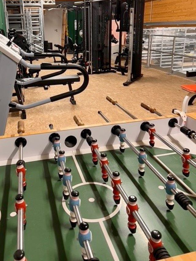 Freizeitbereich für Mitarbeiter bei Drescher Folientechnik – Unser Kicker-Tisch für die kreative Pause am Standort Bellenberg / Neu Ulm